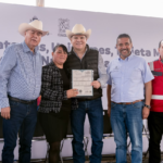 #Durango. En gira por El Durazno, Esteban Villegas entrega nueva plaza cívica, patrullas, semilla de avena y servicios para las familias de Tamazula*