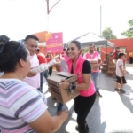 #Durango. Marisol Rosso lleva paquetes alimentarios a comunidades afectadas por las lluvias en Gómez Palacio y anuncia un nuevo comedor escolar*